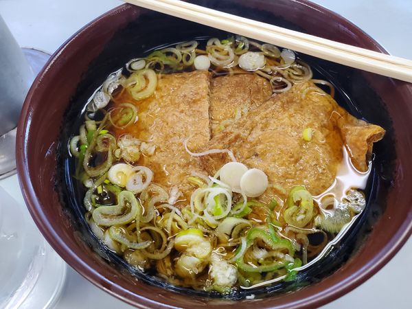 「きつねそば・温」@海員生協大桟橋立ち食いコーナーの写真