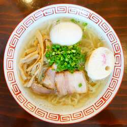 朝ラーメン(白たまり醤油)＋手もみ麺＋味玉