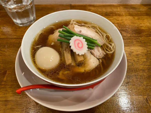 「味付け煮卵醤油ラーメン」@味六屋の写真