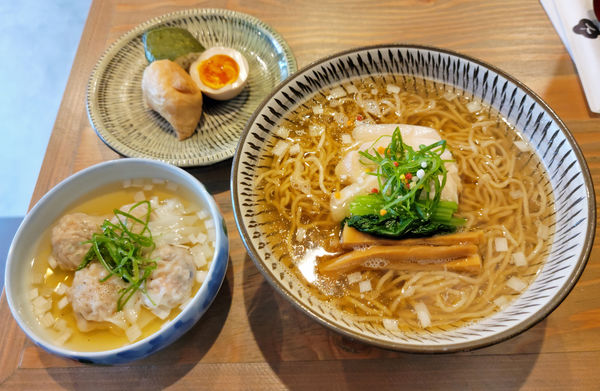 「白たまり麺 3点盛りハーフ 海老ワンタン」@きらさの写真