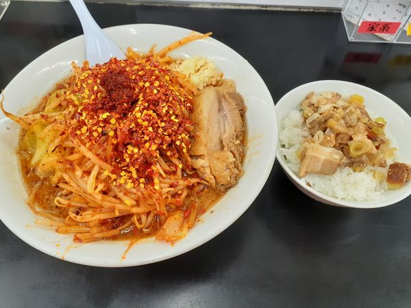 「レッドスネーク、平打ち麺、ミニネギチャーシュー丼」@らーめん ぎょうてん屋 町田店の写真