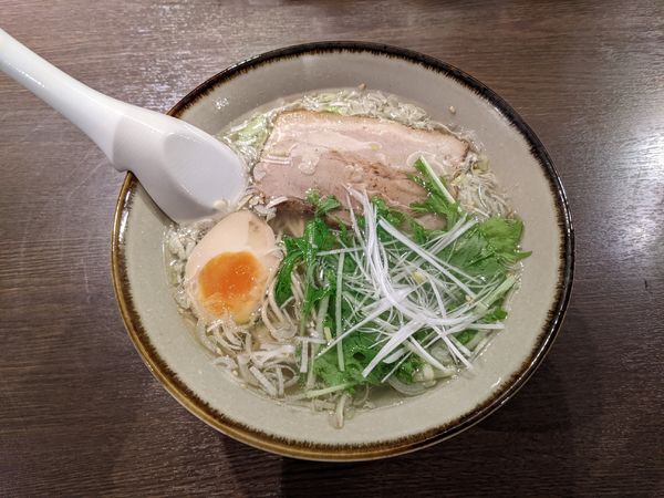 「塩らーめん　820円」@深夜らーめん ちひろの写真