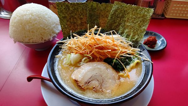 「ラーメン味噌&辛ネギ＋辛玉＋ドームライス」@葵一家の写真