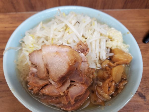 「豚入り」@ラーメン二郎 池袋東口店の写真
