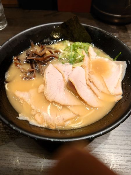 「チャーシュー麺」@とんこつらーめん俺式 純 東京ラーメンストリート店の写真