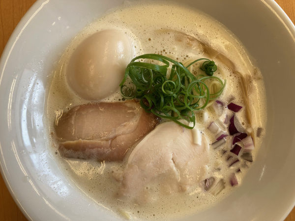 「濃厚鶏出汁そば塩 900円+味玉(100円)」@鶏’s麺処  諭吉の写真