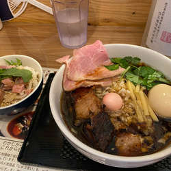 らーめん+全部乗せ+肉ごはん