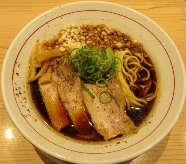 「ブラック中華そば　940円」@鯛塩そば灯花 本店の写真