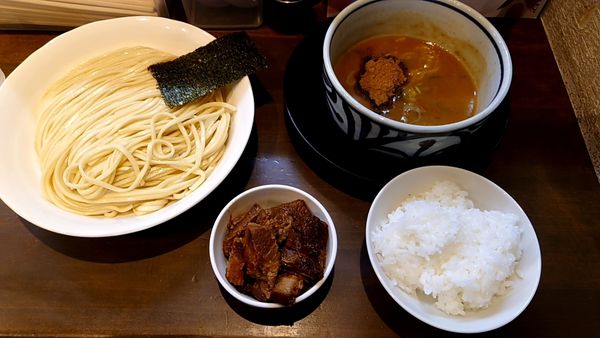 「鳥豚魚介つけめん＋チャーシューぶつ」@ラーメン ますだやの写真