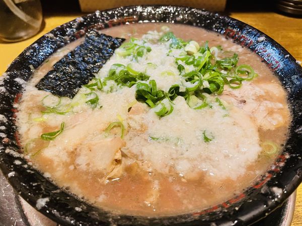 「とんこつラーメン 850円」@無鉄砲 大阪店の写真
