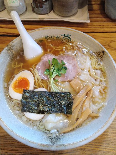 「醤油+ワンタン+玉子」@支那そば やなか草の写真