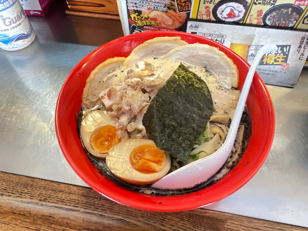 「黒とんこつ醤油(全部のせ)」@心斎橋 大阪麦風らーめんの写真