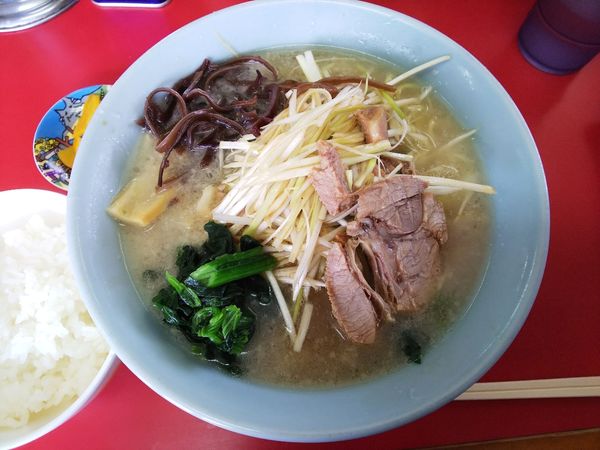 「ネギラーメン(並・しょうゆ)+半ライス 850+100円」@ラーメンショップ 飯島店の写真