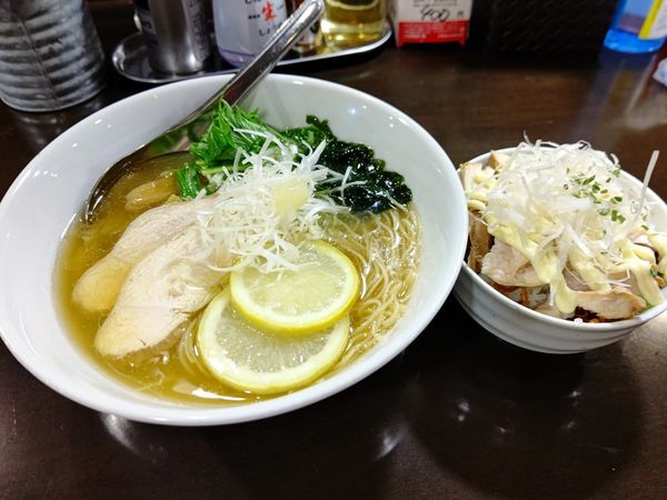 「塩レモンらーめん(並盛130g)880円＋マヨ叉焼丼400円」@らーめんや なかじゅう亭 WA-FU 3号店の写真