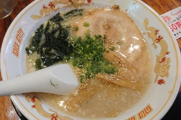 「函館塩ラーメン（麺少なめ）」@北海道らーめん 味源 立川北口店の写真