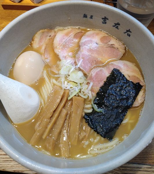 「味玉らーめん（大盛り）+チャーシュー」@麺屋吉左右の写真