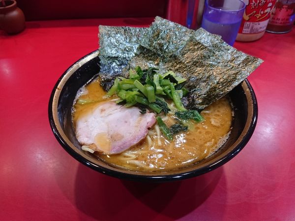 「ラーメン 中盛り」@家系総本山 ラーメン吉村家の写真