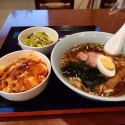 ラーメン+天津丼、サラダ、おしんこ付