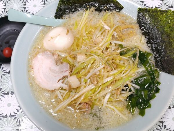 「ネギ塩ラーメン（こってり）＋味付玉子」@ラーメンショップ幸手 金田亭の写真