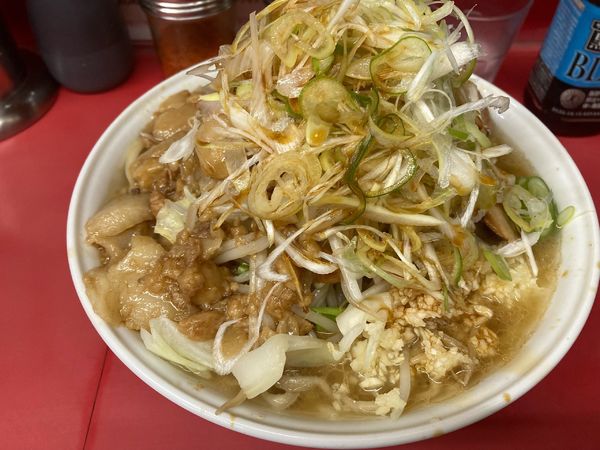 「ラーメン大の少なめ(全増し)+ネギ」@ラーメン二郎 桜台駅前店の写真