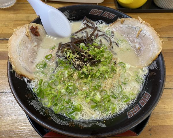 「とんこつラーメン＋替え玉」@元気らーめんの写真