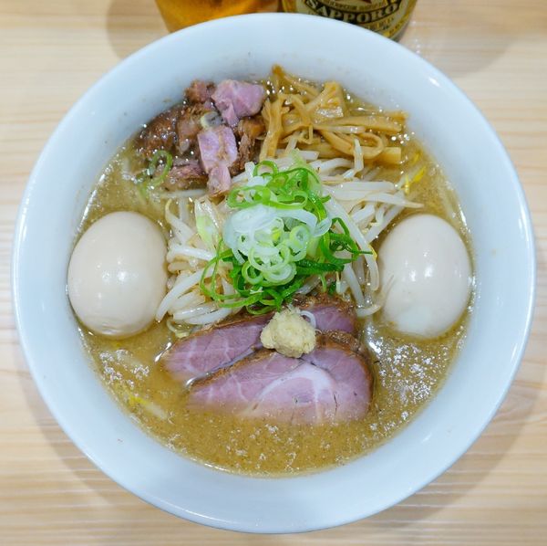 「味噌らーめん＋もやし＋煮玉子×2＋ビール（中瓶）」@三ん寅の写真