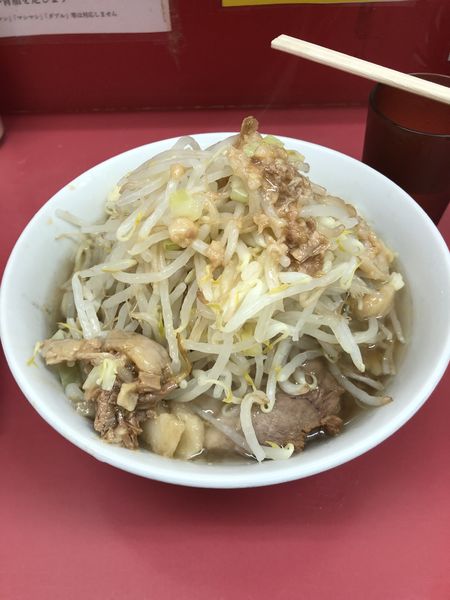 「麺半分 豚2枚」@ラーメン二郎 小岩店の写真