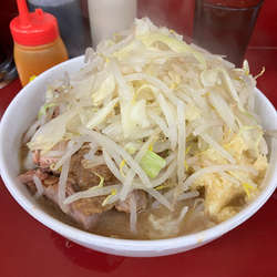 ラーメン　豚入り（ニンニクヤサイ）