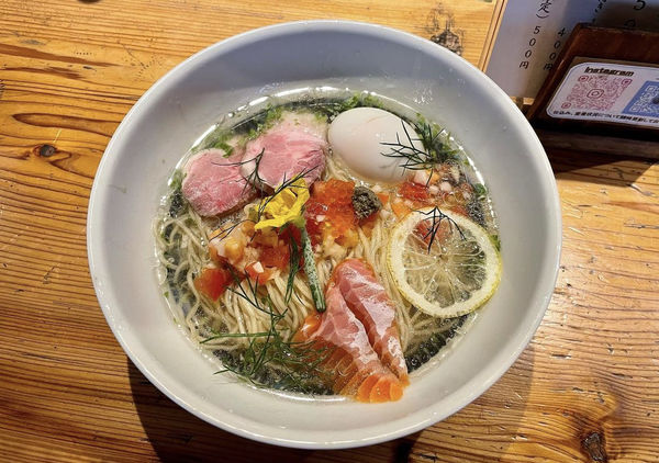 「紅富士サーモンの冷やしそば」@麺処 図鑑の写真