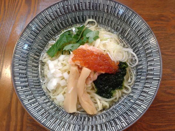 「サーモンとイクラと生海苔と山葵の和えそば　１１００円　※」@拉麺 イチバノナカの写真