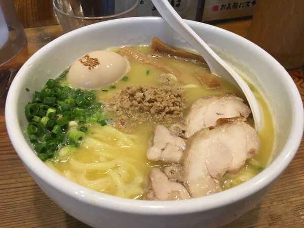 「鶏白ラーメン」@鶏の穴の写真