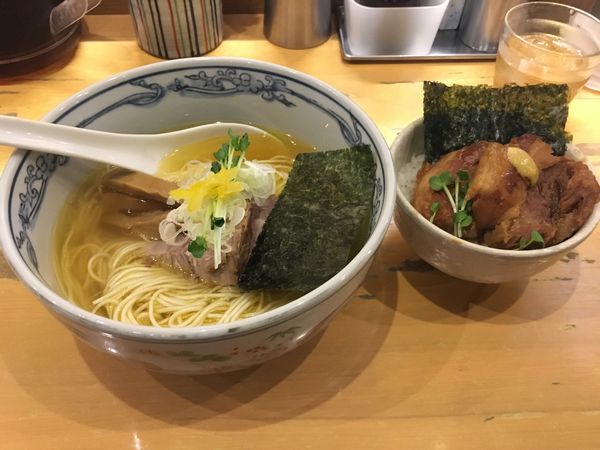 「塩ラーメン＋チャーシュー丼」@らーめん いまるやの写真