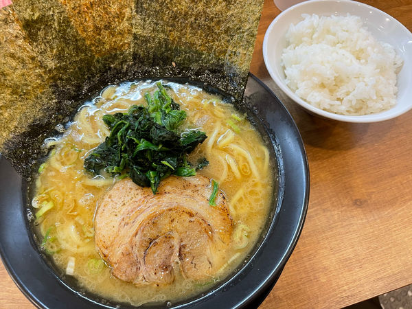 「豚骨ラーメン（醤油）」@横浜家系ラーメン 安浦家の写真