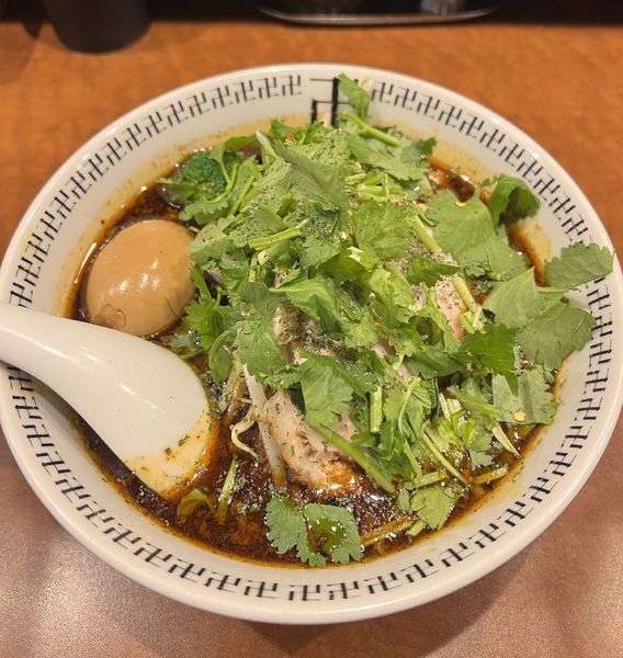「スパイス・玉子ラー麺　パクチー追加」@スパイス・ラー麺 卍力 秋葉原店の写真