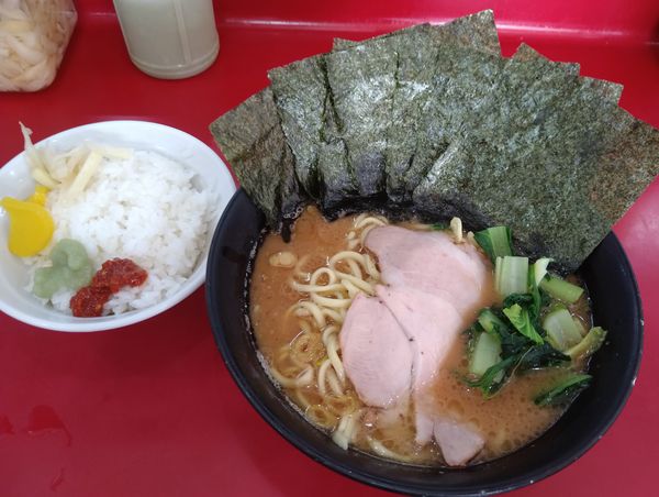 「ラーメン￥750＋海苔￥90＋ライス￥100＝￥940」@杉田家 千葉祐光店の写真