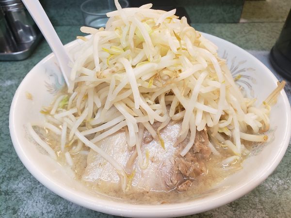 「小麺少な目野菜増し」@ラーメン二郎 新宿小滝橋通り店の写真