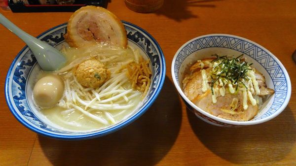 「溶き味噌ラーメン（800円）＋味玉＋炙りチャーシュー丼」@麺や 樽座 小宮店の写真