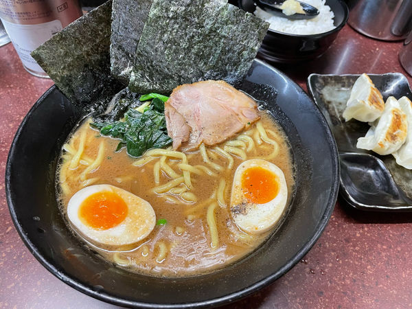 「高円寺セット（ラーメン、ギョウザ、ご飯）」@らーめん せい家 高円寺店の写真