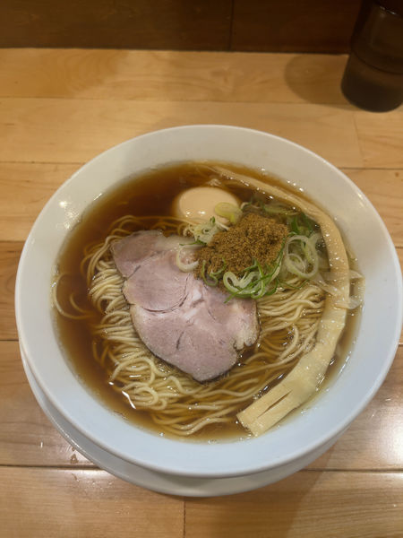 「中華そば侍 醤油+半熟煮玉子（870円）」@鶏白湯淡玉らーめん 麺舗 作一の写真