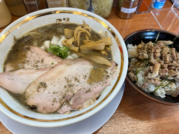 「濃厚煮干しチャーシューメン+メンマ 煮干しチャーシューまぶし」@油そば専門 清水家 船橋店の写真