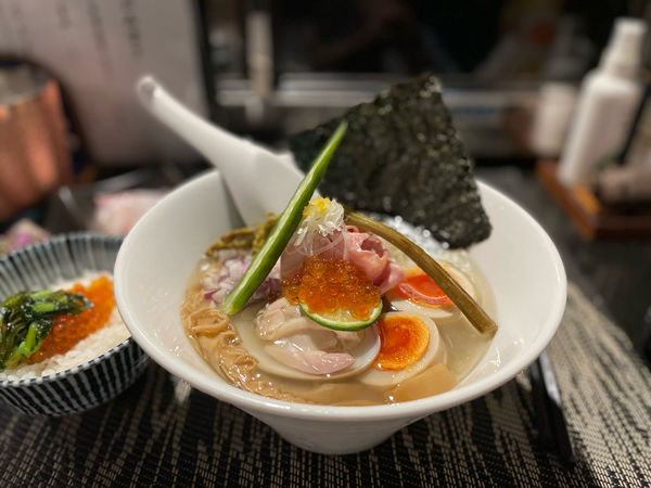 「【限定】冷しらぁ麺（真昆布水×地蛤出汁）¥1300」@酒肴場 屯の写真