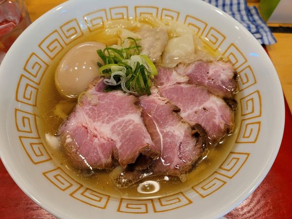 「煮干中華そば（塩）大盛　チャーシュー増　マキシマムこい味玉　イベ」@らーめん アンズノ木の写真