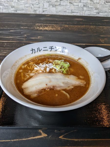 「黒味噌ラーメン + 小豚丼」@カルニチン堂の写真