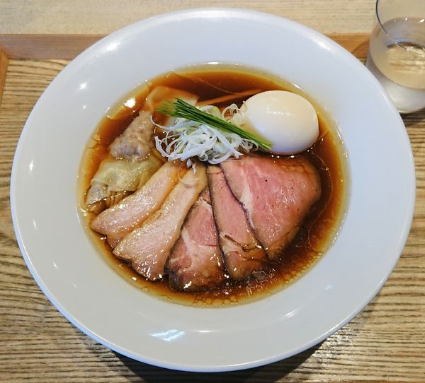 「特製中華蕎麦＜醤油＞（細麺）」@宍道湖しじみ中華蕎麦 琥珀 東京本店の写真