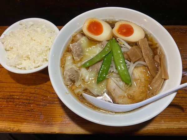 「ワンタンメン＋味付き玉子＋半ライス」@かおたんラーメンえんとつ屋 南青山店の写真