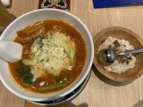 「太陽のチーズラーメン+ちびリゾ」@太陽のトマト麺withチーズ 新宿ミロード店の写真