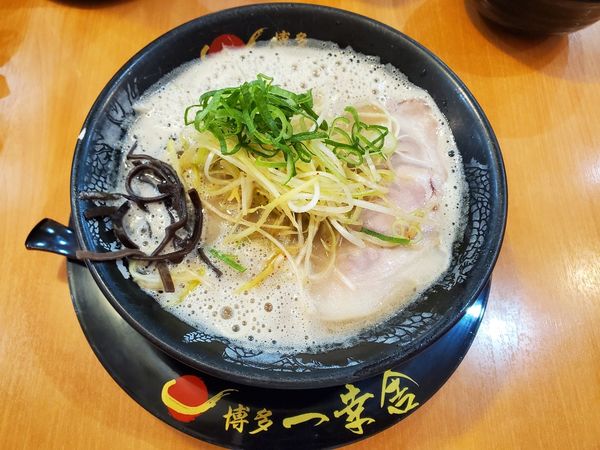「白ネギラーメン」@博多 一幸舎 エキマルシェ大阪店の写真