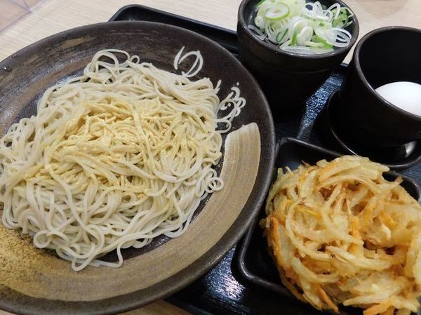 「朝そば温玉￥４００　クーポンで蕎麦大盛り」@ゆで太郎 柏名戸ヶ谷店の写真