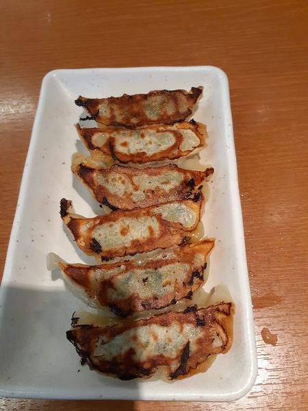 「焼餃子６個」@立呑み 神田屋の写真