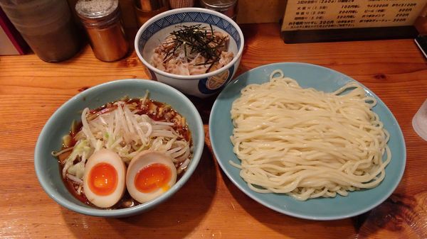 「野菜入り（800円）あつもり＋味玉（100円）＋ミニ豚マヨ丼」@つけそば屋 麺楽の写真